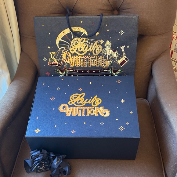 Louis Vuitton Navy Gift Box - Picture 1 of 6